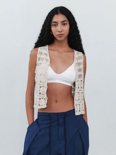 CROCHET VEST (BEIGE) - ESSENTIAL - KOBKINO - Modalova