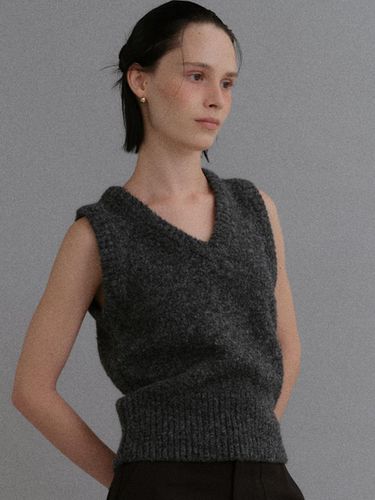 Wool V neck knit vest_charcoal - BAIE OUD - Modalova