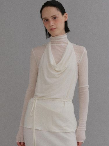 Classic layered frill turtleneck top_light beige - BAIE OUD - Modalova