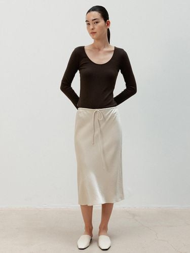 Classic Satin Skirt [Beige] - RRACE - Modalova