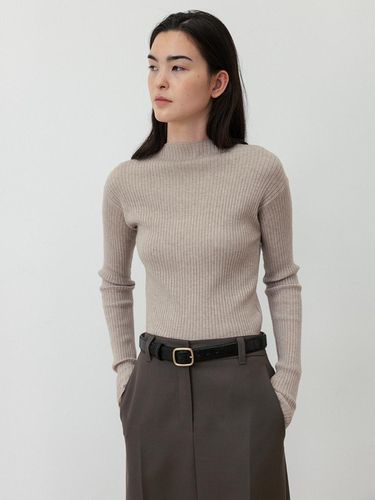 Mock Neck Long Sleeve Knit_Oatmeal - RRACE - Modalova