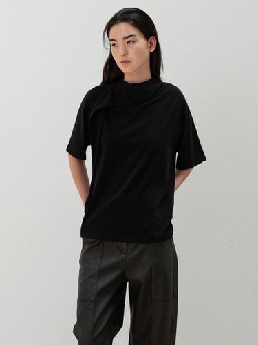 Half-Sleeve Scarf T-Shirt [Black] - RRACE - Modalova