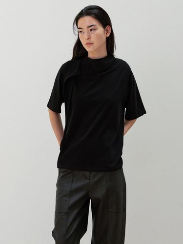 Half Sleeve Scarf T Shirt_Black - RRACE - Modalova