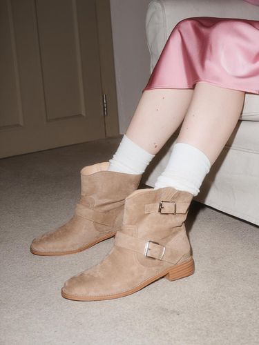 MARTIN Suede Ankle Boots Buckle Strap 3CM [Beige] - TTHONE - Modalova