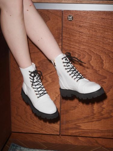 IVY Shoe Lace Ankle Boots 4CM [White] - TTHONE - Modalova