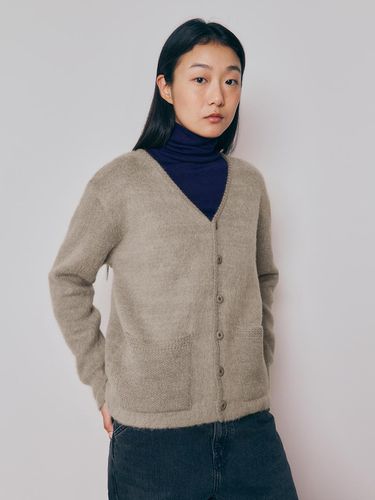 Women] Brushed Alpaca V - Neck Cardigan (Beige) - KNITLY - Modalova