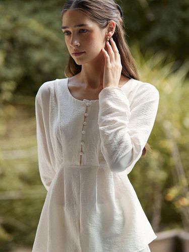 Ruffle back ribbon blouse - ADAUL - Modalova