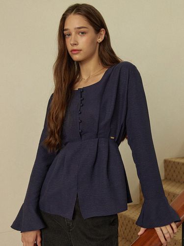 Ruffle back ribbon blouse - navy - ADAUL - Modalova