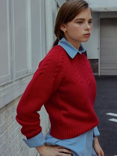 MERINO WOOL CABLE KNIT (RED) - eveningbrings - Modalova