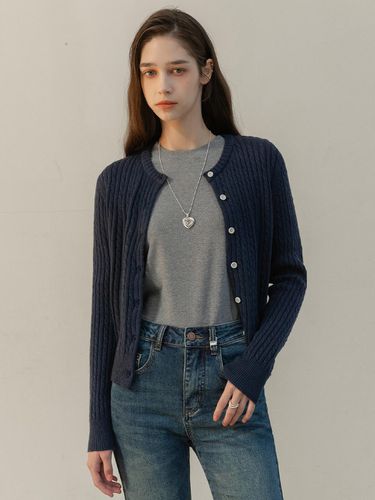 CLASSIC CABLE WOOL ROUND CARDIGAN (NAVY) - NONANDNON - Modalova