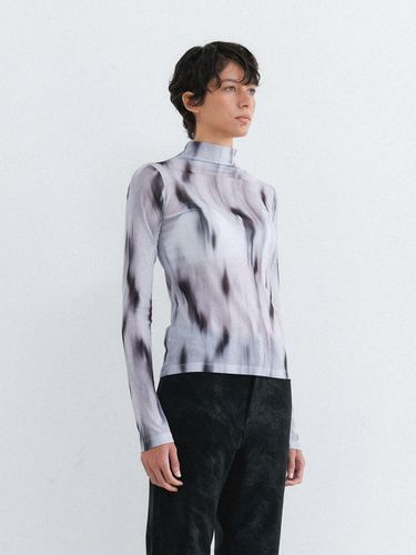 BRUSH PAINT MOCK NECK TOP (GREY) - KOBKINO - Modalova