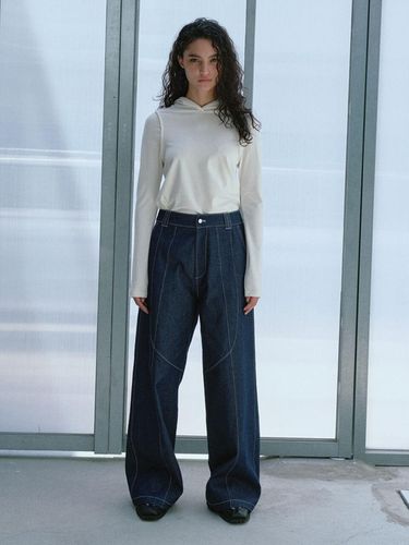 CURVED OVERSIZED DENIM PANTS () - KOBKINO - Modalova