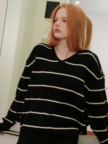 V neck Color Striped Knit (Black) - VLETI - Modalova