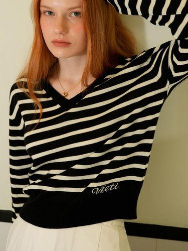 V neck Striped Knit (Black) - VLETI - Modalova