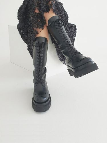 Middle lace-up hoop boots (black cowhide / 6.5cm) - SHOE BY CHOI - Modalova