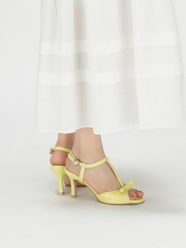 T Strap Ribbon Sandals (7cm)_Lemon Butter - SHOE BY CHOI - Modalova