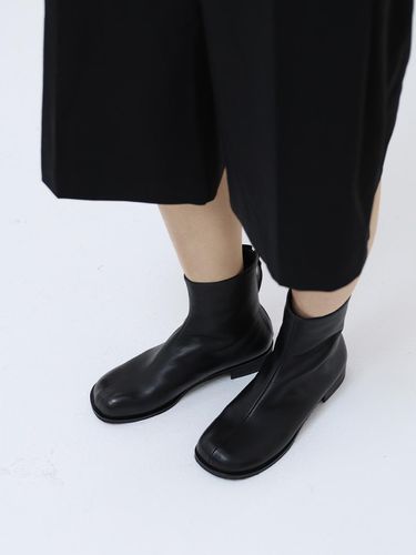 Base chelsea boot_24537_black - MOL:pin - Modalova