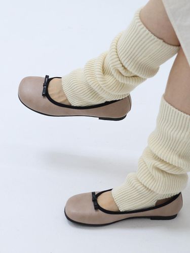 Ribbon flat shoes_24536_combi - MOL:pin - Modalova