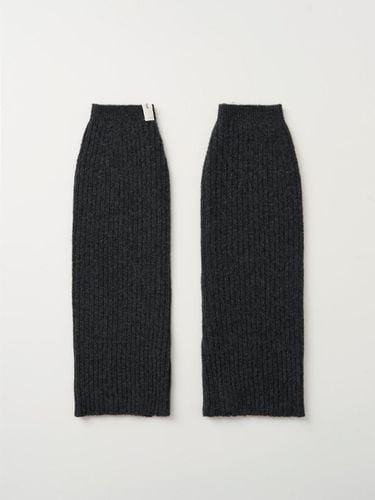 Slit Leg Warmer (Charcoal) - THE RYE - Modalova