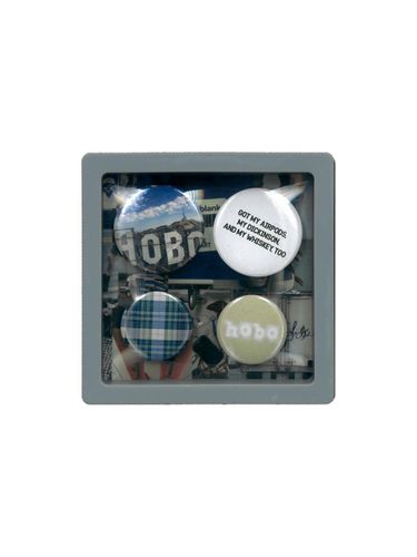 HOBO Pin Badge (Folk) - FILLINTHEBLANK - Modalova