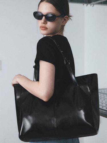 Glossy Two Way Shopper Bag [BLACK] - leathery - Modalova