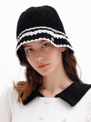 MOUVEMENT STRIPE BUCKET HAT black - MARITHE MOUVEMENT - Modalova