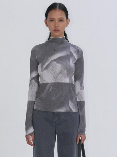 LOGO HALF NECK JERSEY TOP - DARK GREY - Enor - Modalova