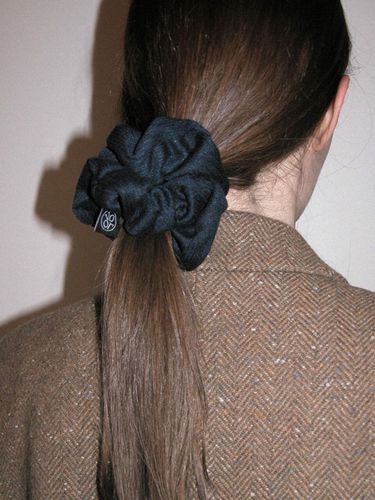 Basic Knit Scrunchie_Navy - voor - Modalova