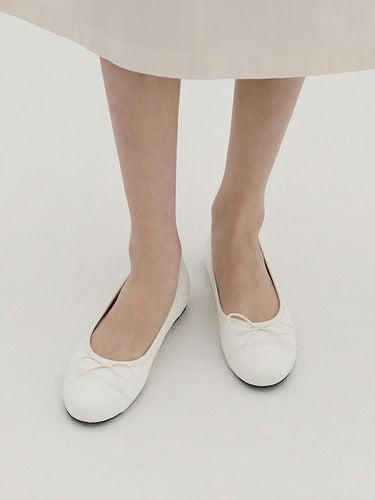 Roblyn Ribbon Flat Shoes (1cm) - SAPPUN - Modalova