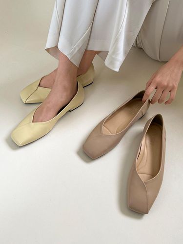 Della Square Flat Shoes (2cm) - SAPPUN - Modalova