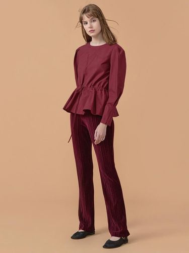 Pleats Banding Pants Burgundy WBBFPA024BG - WOVEMENT - Modalova