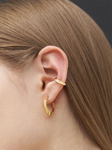 Shell Earcuff - cotoit - Modalova