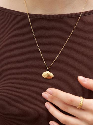 Clam Necklace - cotoit - Modalova