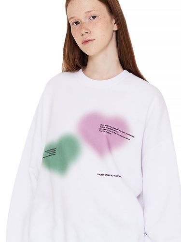 HEART LOVE BURSH SWEATSHIRT (WHITE) - MATCHGLOBE - Modalova