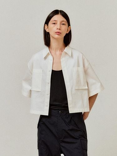 UTILITY CROPPED SHIRT (WHITE) - VIS A VIS - Modalova