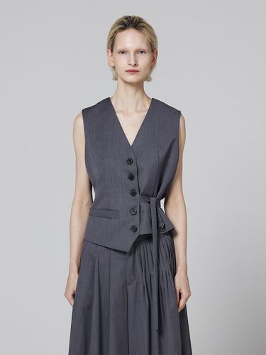 Side strap button vest - MMAM - Modalova