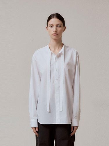 TIE COLLAR SHIRT (WHITE) - VIS A VIS - Modalova