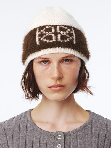 Emblem Knit Beanie UNISEX Brown - Kijun - Modalova