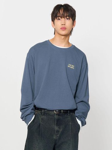 MAN Postman Long Sleeve T-shirt [DUST BLUE] / SBD3 - GENERAL IDEA - Modalova