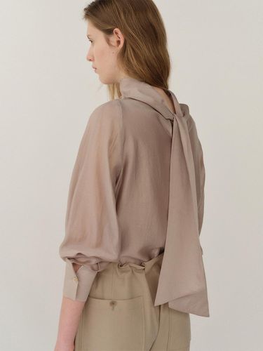 FW24 Elin Scarf Blouse Greige - KINDERSALMON - Modalova