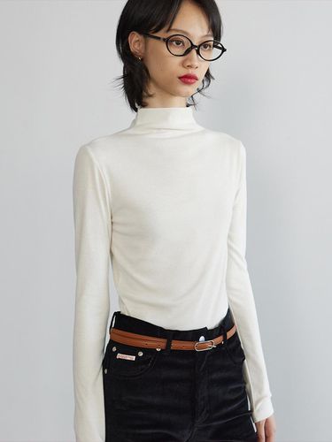 HALF TURTLE NECK TOP - michikolondon - Modalova