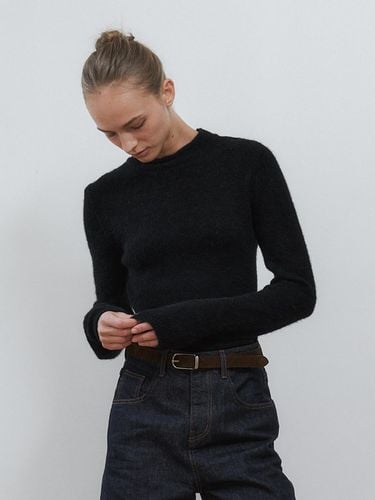 Manon Back Slit Knit (Black) - nyhavn - Modalova