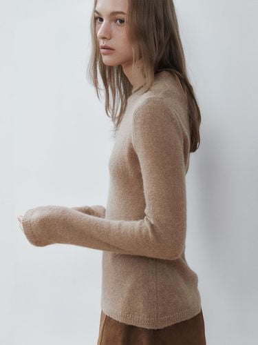 Manon Back Slit Knit (Beige) - nyhavn - Modalova