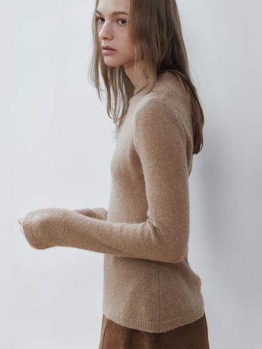 Manon Back Slit Knit Top (Beige) - nyhavn - Modalova