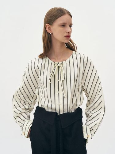 Boat neck rolled up cuff striped shirt (Beige) - Et demain - Modalova