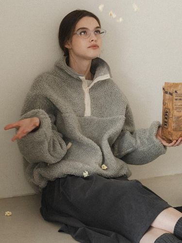 Lobed Faux Fur Winter Pullover [Gray] - THE MITTEN - Modalova