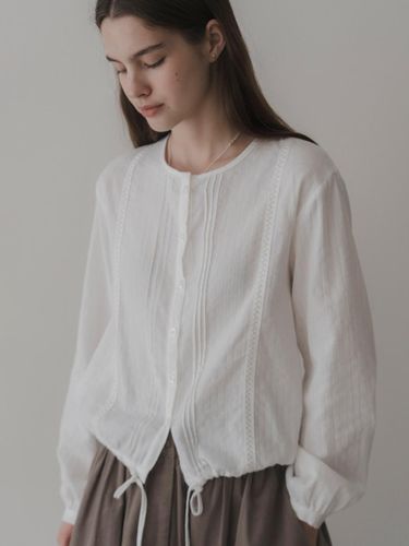 Pintuck Lace Cotton Blouse [Beige] - THE MITTEN - Modalova