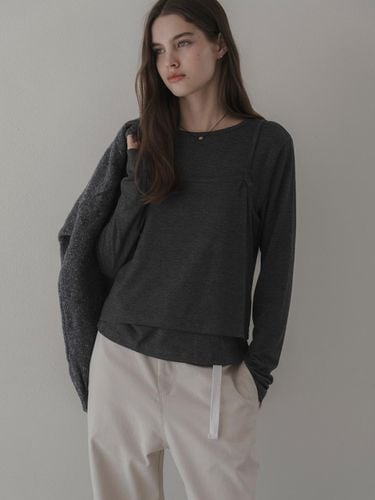 Layered Button Detail Reversible T-shirt [Charcoal] - THE MITTEN - Modalova