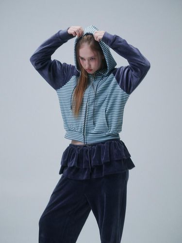 VELOUR CROP HOODIE, NAVY - FUNFROMFUN - Modalova