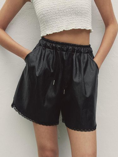 LACE BANDING LEATHER SHORTS BLACK MBDFPA002BK - MAKE A TOAST - Modalova